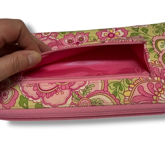 EUC Vera Bradley Petal Pink Large Passport Travel Wallet Pink & Green Floral - Picture 5 of 8